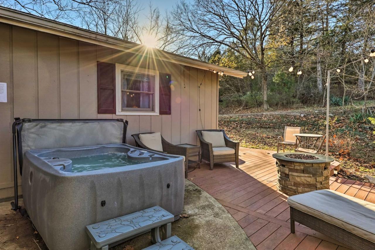 Holiday Island Home Hot Tub And Wood Stove! Exterior photo